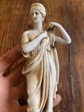Statuette Femme a L'Antique Capodimonte Porcelaine