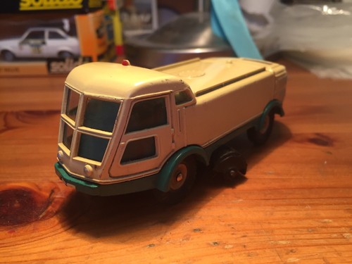 Balayeuse lmv dinky toys 596 - balayeuse,