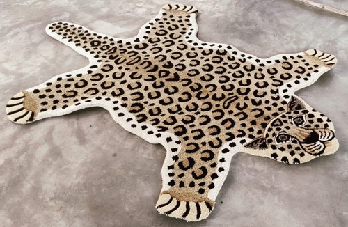 Tapis léopard forme de - léopard,