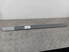 Baguette de porte avant gauche