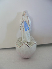 ANCIEN BENITIER EN BISCUIT DE PORCELAINE