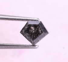 Diamant noir naturel sel et