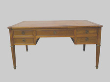 Bureau plat de style Louis XVI