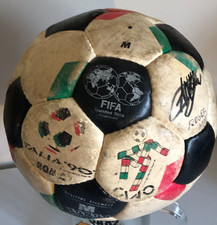 le Ballon officiel )) COUPE DU MONDE ITALIA 90 ROMA / Signé ROGER MILLA..4 buts
