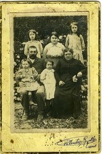 PHOTO CABINET, Valentin Rosello Louis famille Joseph Gardet dans jardin 1917