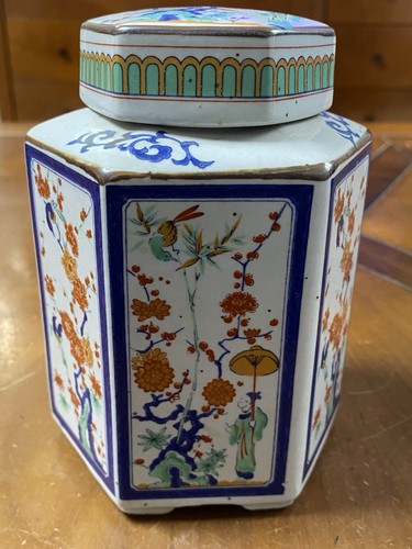 Ancienne boîte thé - À, en