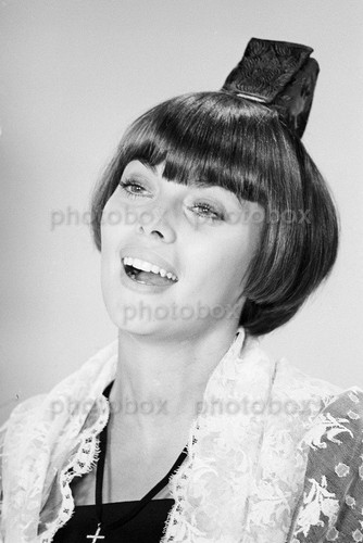 Mireille mathieu exclusive - mireille,