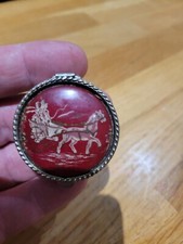 Boîte ronde pilulier en fer ancien collection - image cheval et charette