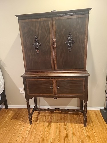 Early 1900 armoire - early,