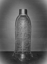 1687* baccarat grand photophore gravé  hauteur 27,5 cm x 12 cm signé