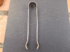 1 pince à sucre ancienne, décor pattes de lion 4 griffes, en métal argenté.