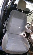 siége avant droit pour