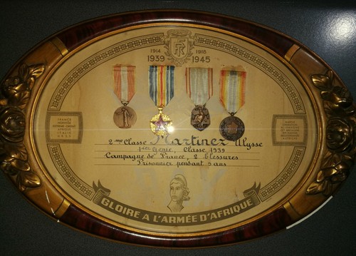 Diplôme avec médailles