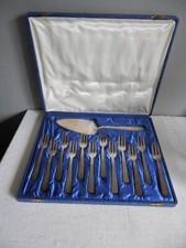 MENAGERE DE COUVERTS A DESSERT EN METAL ARGENTE RAVINET D'ENFERT