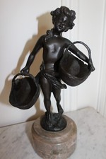 BRONZE JEUNE FILLE AUX PANIERS XXe SUR SOCLE EN MARBRE BEIGE