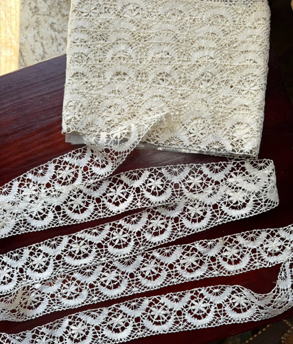 Dentelle ancienne aux fuseaux - aux,