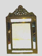 miroir à parclose décor de frises de grenades et fleurs épanouies  . XIX siècle.