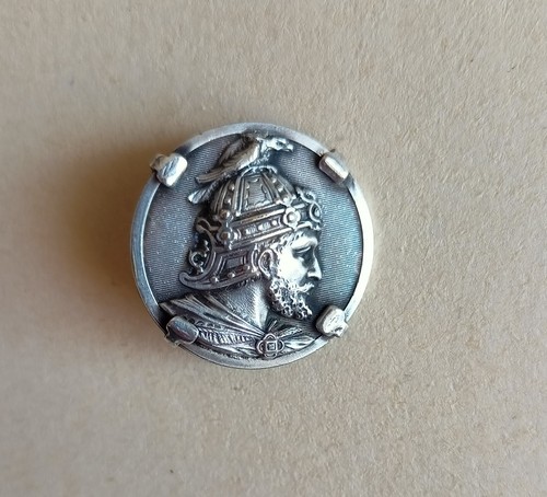 Rare bouton ancien - rare,