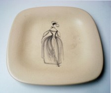 JOLI PLAT EN FAIENCE signé