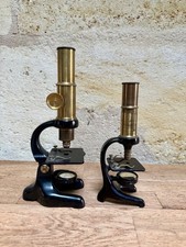 Microscopes d'étudiant en