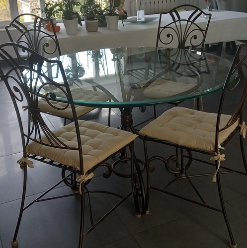 Table chaises salle à - table,