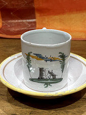 Tasse et sous tasse faience de Moustiers / Varages / Sud