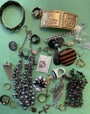 BEAU LOT DE BIJOUX BAGUES