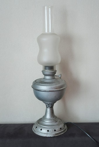 Ancienne lampe pétrole - ancienne,
