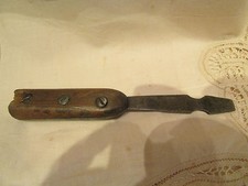 ancien etrange outil manche en