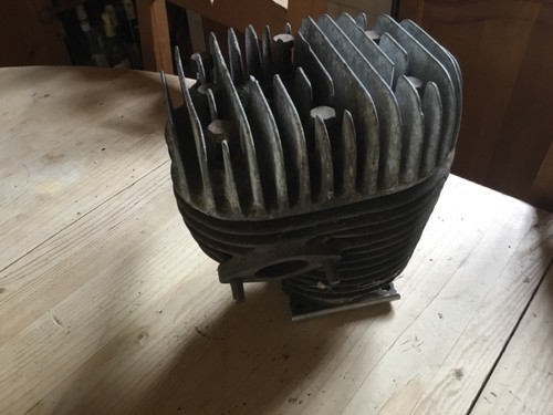 Haut moteur cylindre - haut,