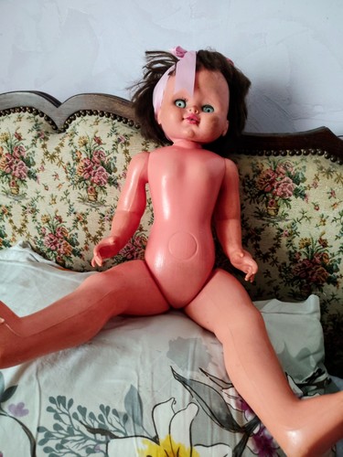 Poupon bébé yeux dormeurs