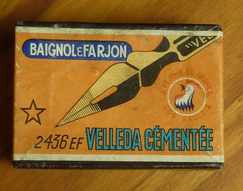 Boite 144 plumes - baignol, et