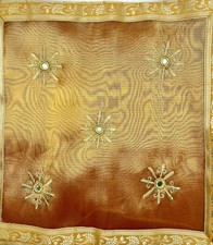 Housse coussin doré broderie