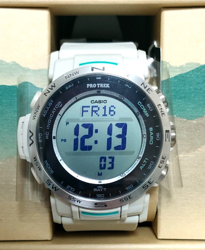 Montre blanche solaire