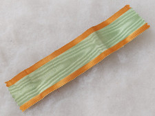 Un ruban de médaille " l'Ordre du Dragon d'Annam ".