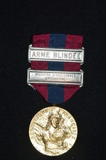 MEDAILLE DEFENSE NATIONALE-AGRAFES MISSION D'ASSISTANCE-ARME BLINDEE-CL.BRONZE