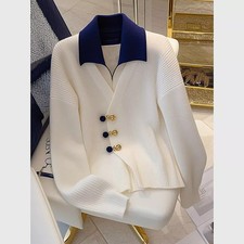 Pull Blanc Avec Col Bleu Et