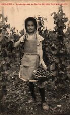 Beaune - Vendangeuse en herbe