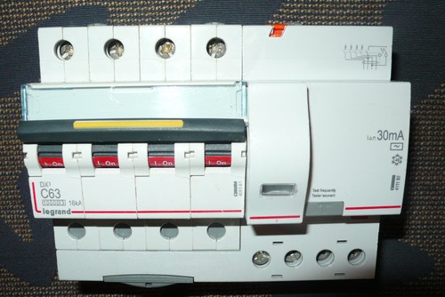 Disjoncteur 409361 - disjoncteur,