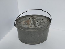 Ancienne goujonnière de pêche en zinc