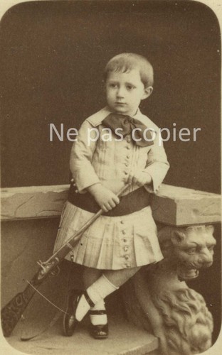 Enfant vers 1880 - vers, fusil