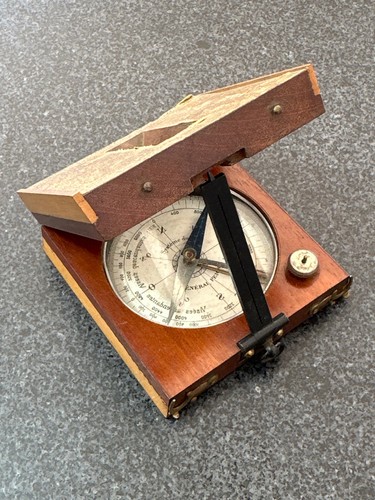 Ancienne boussole alidade - , en