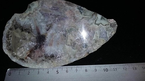 Grosse calcite insérée - , dans