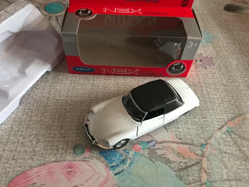 Voiture miniature citroen - miniature, ds