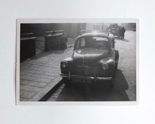 Renault 4CV voiture scène rue