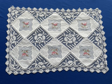 ancien  napperon dessus de