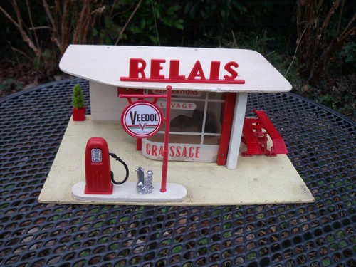 Beau petit garage veedol - petit,
