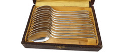 Coffret de 12 petites cuillères en métal blanc (1900)
