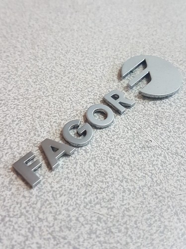 Logo emblème badge chrome
