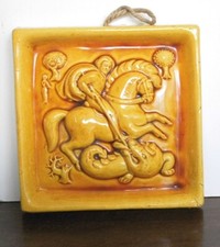 ANCIEN CARREAU EN PLATRE  CHEVALIER TERRASSANT LE DRAGON  'PRET A ACCROCHER '